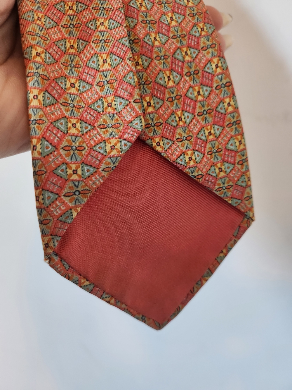 Designer Authetic Hermes 100% Silk Coral and Light Blue Geometric Silk Tie - Picture 6 of 11